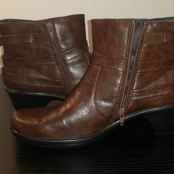 Brown Ankle Boots (EUC). - Picture 6 of 8
